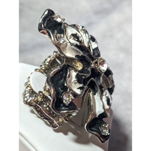 Chunky Floral Black And White Stretch Statement Ring Size 6 1/2 - Picture 11 of 16